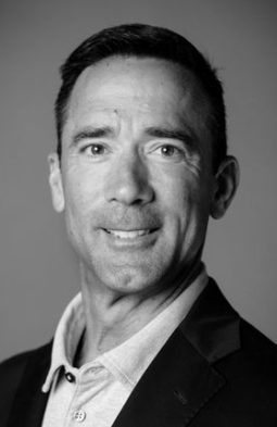 dr chris tomshack headshot